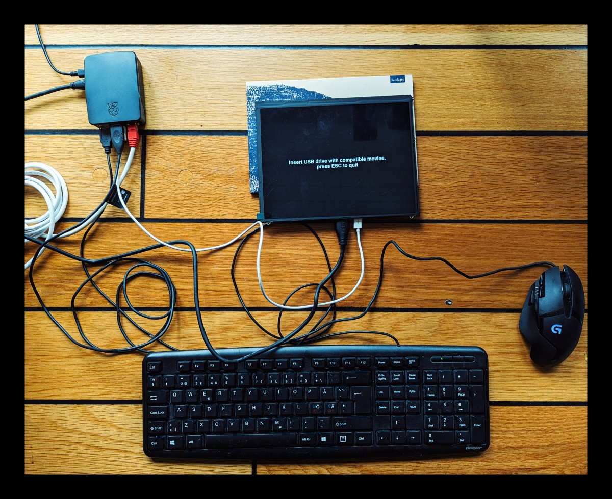 Getting the digital part done. RPI 4 + youtube, and hey presto! Off we go, with a video looper.