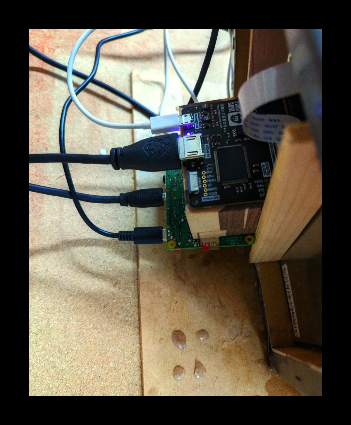 A quick shot of the display unit (rear). Everything comes from the unit, and it only needs to be connected to power to work.